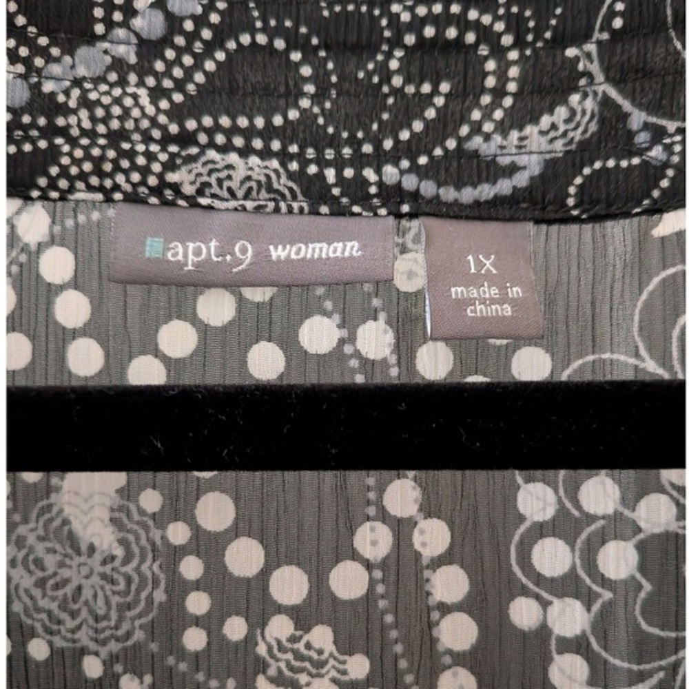 Apt‎ 9 Woman Black White Floral Paisley Smocked Waist V-Neck Blouse Plus Size 1X - Picture 2 of 10